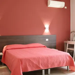 Couette-café Delle Serre, Messine
